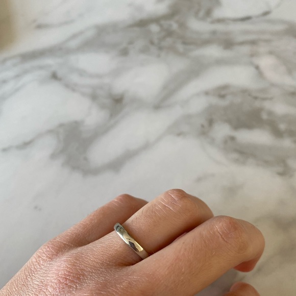 Solid 18k white gold band - Picture 3 of 4